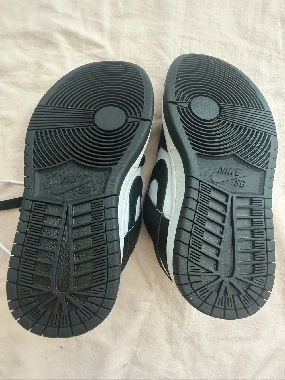 Nike Kids Black & White Low-Top Sneakers with Perforated Toe